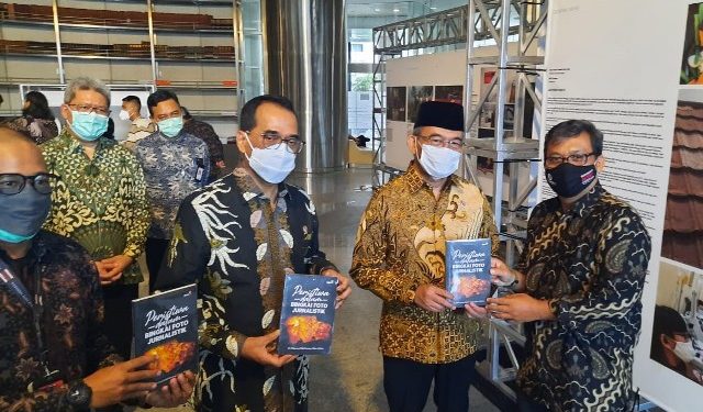 Menko PMK Muhadjir Effendy Apresiasi Buku Foto Jurnalistik Karya Dosen FISIP UMSU M Said Harahap