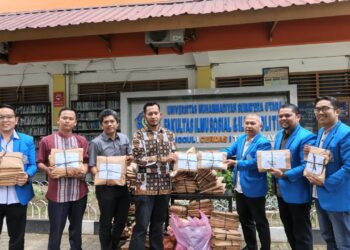 FISIP UMSU Salurkan Ratusan Paket Baju Baru Lebaran untuk Anak-anak Korban Bencana Alam