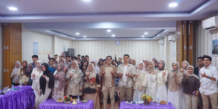 Mahasiswa Kelas Internasional FISIP UMSU Gelar Talkshow Public Speaking